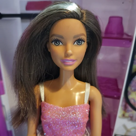 Barbie - Picture 1 of 4